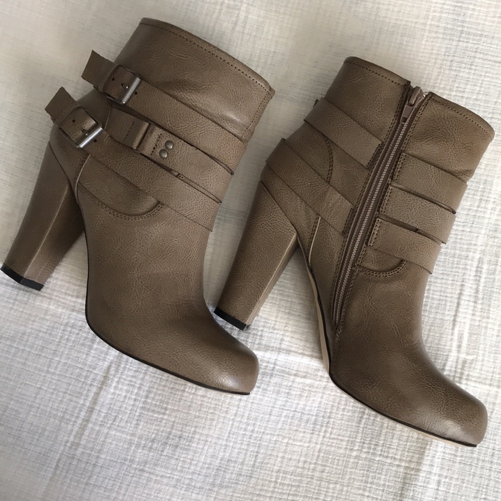Madden Girl Boots - Picture 3 of 9